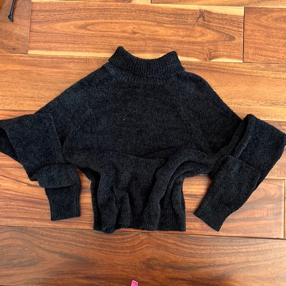 Revamped Sweater Knits Size XS Black Soft Cropped Turtle Neck Sweater